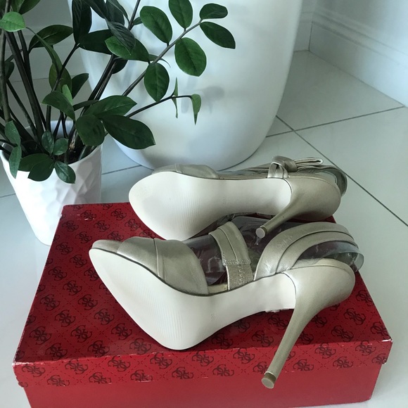 Guess Heels - Picture 3 of 8